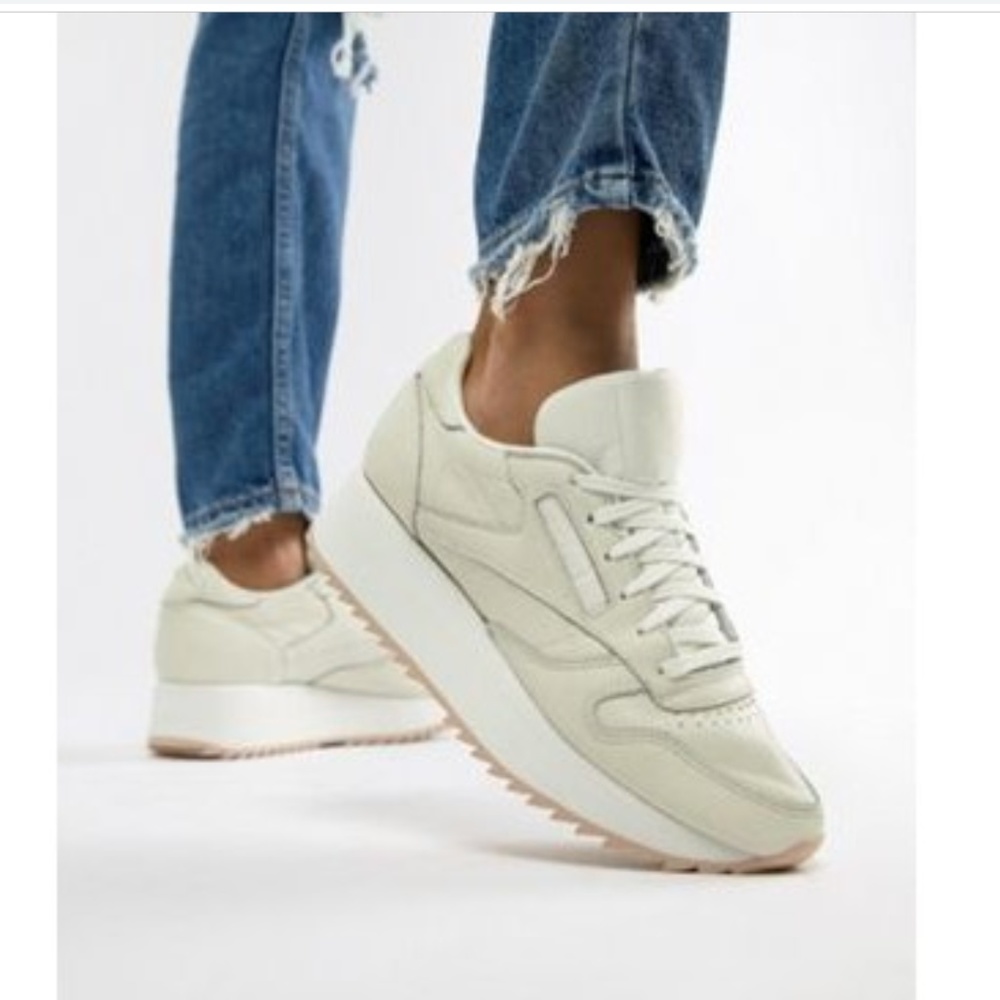 REEBOK CLASSIC PLATFORM SNEAKERS SIZE 7 (CHALK)